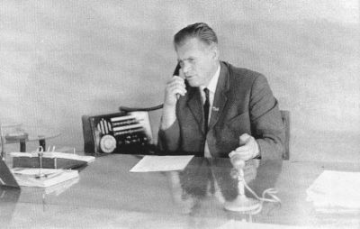 В. С. Яковлев (1924 - 1997 гг.) в рабочем кабинете