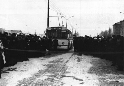 Торжественный пуск первого троллейбуса. 14 декабря 1976 года