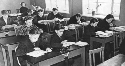 На занятиях в школе-интернате №2. 1960-е годы